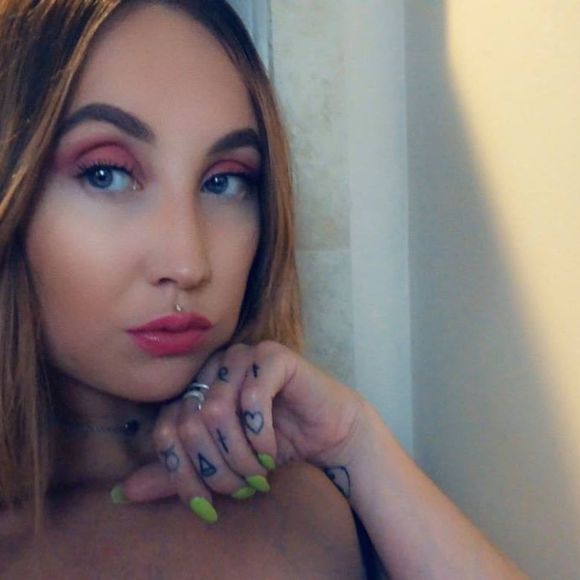 Meet your Posher, Hailey - Picture 1 of 1